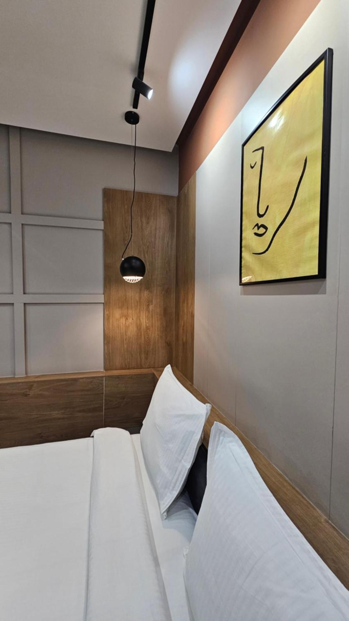 Tam Serviced Studio Apartments Next To Blloku Tiranë Ngoại thất bức ảnh