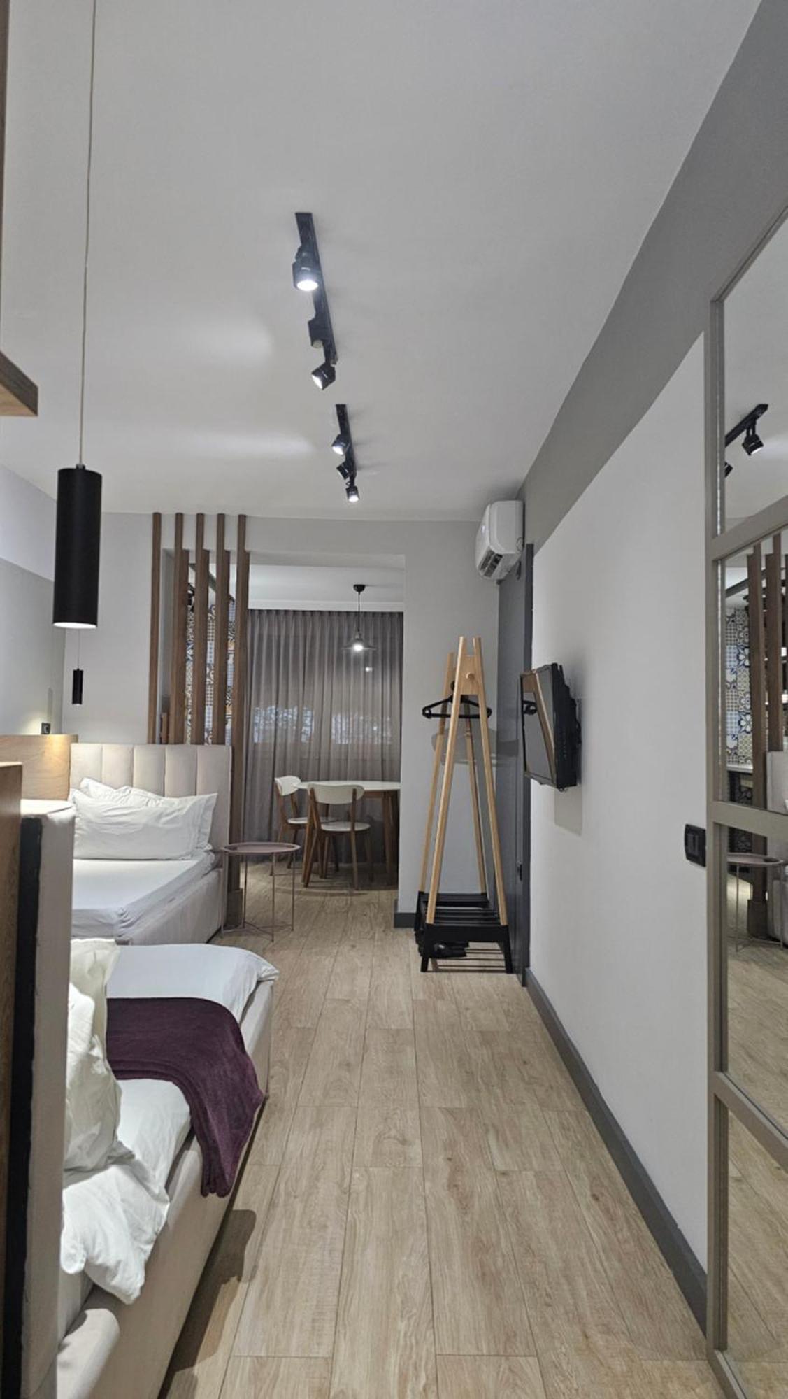 Tam Serviced Studio Apartments Next To Blloku Tiranë Ngoại thất bức ảnh